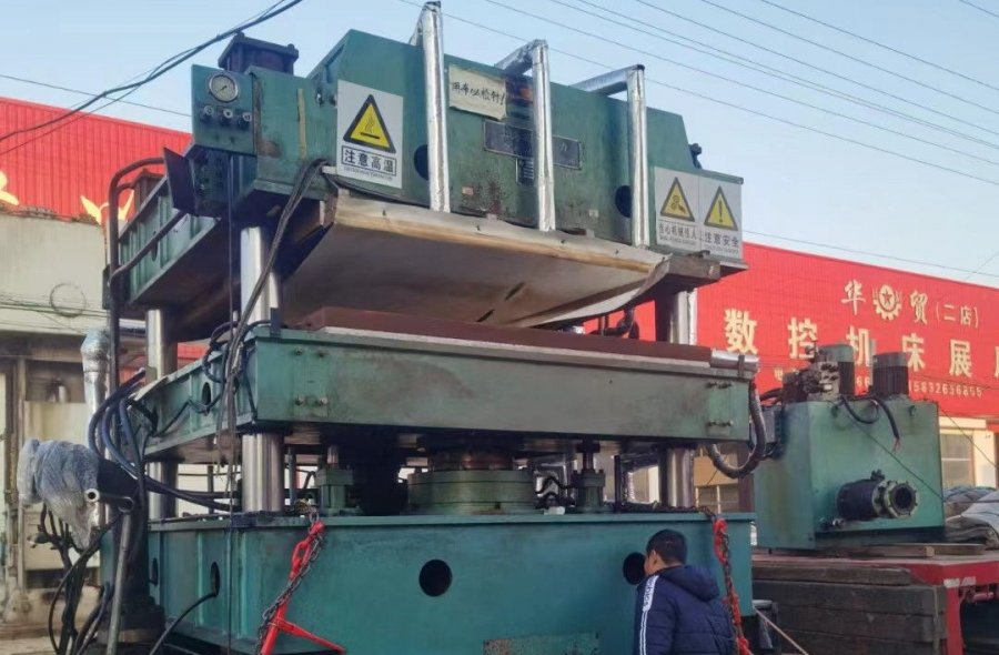 600tons Rubber curing/molding press-339