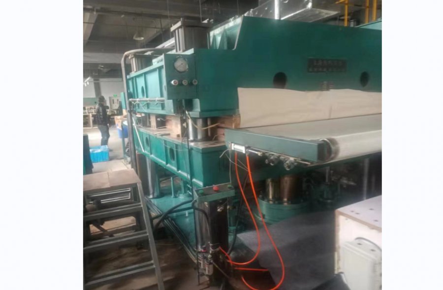 600tons Rubber curing/molding press-341