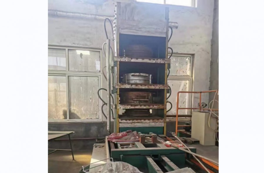 Solid tire curing press and molds-335