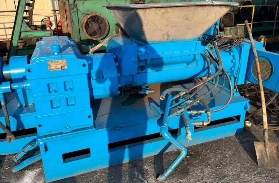 Used 200 Rubber Strainer-595