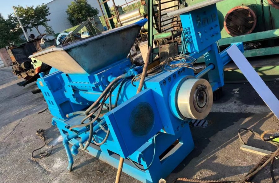 Used 200 Rubber Strainer-598