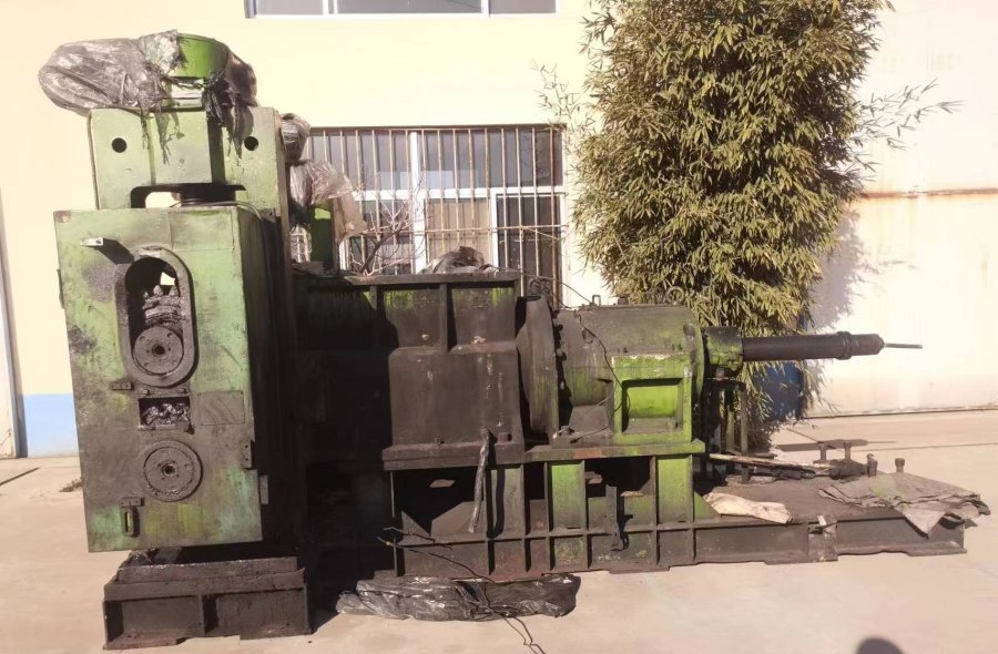 Twin screw extruder with model 330 in good condition-871