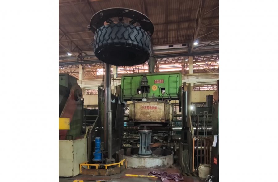 85" OTR Tire Curing press for sale-3082