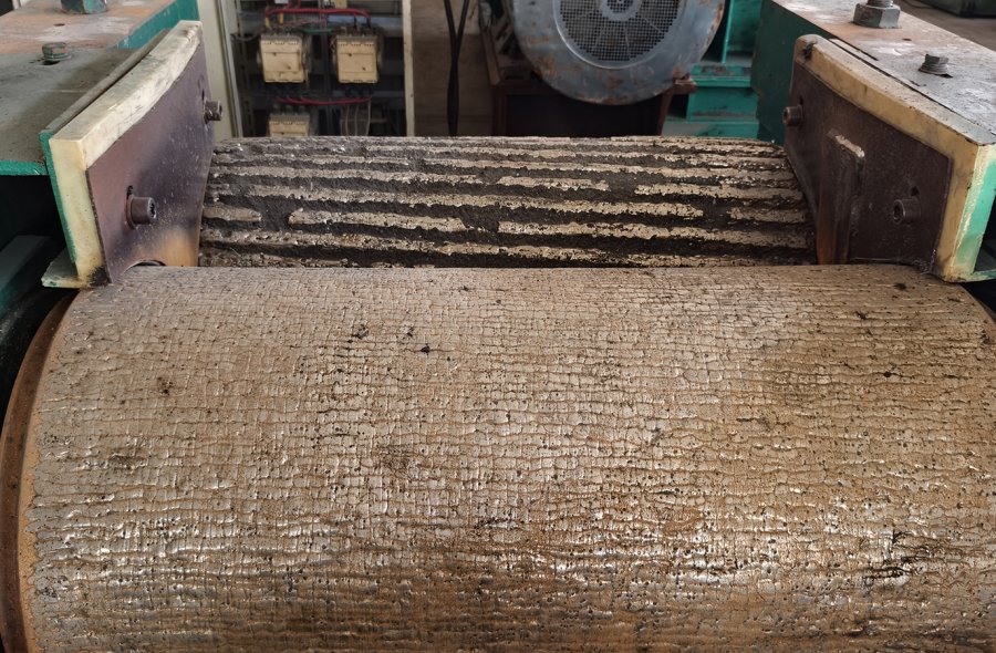 Used Dalian Baofeng XKP-560×1000 Rubber Cracker Mill for Waste Tire Powder-3095