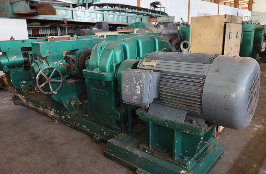Used Dalian Baofeng XKP-560×1000 Rubber Cracker Mill for Waste Tire Powder-3097