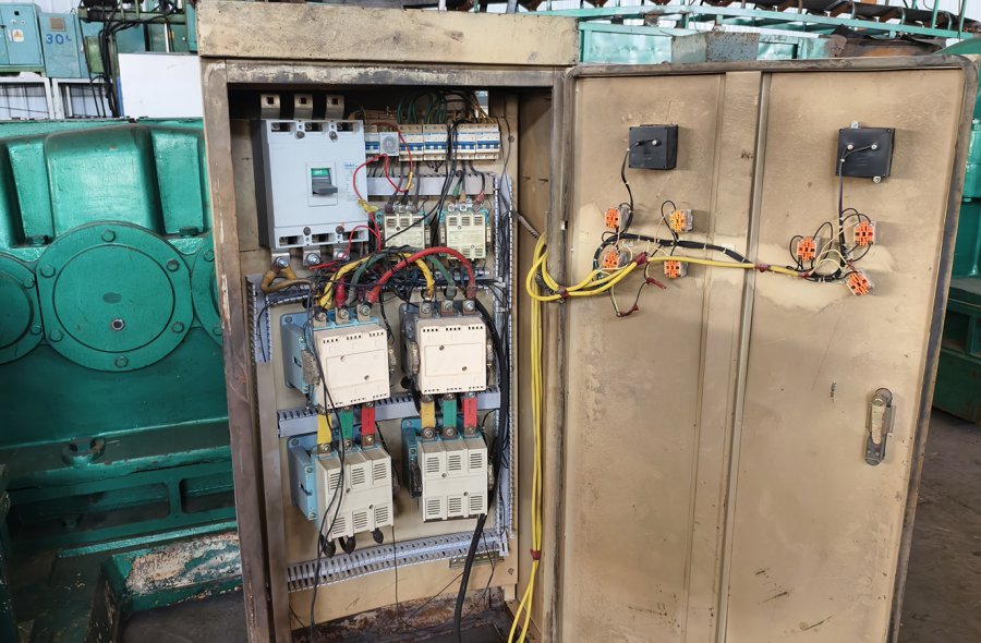 Used Dalian Baofeng XKP-560×1000 Rubber Cracker Mill for Waste Tire Powder-3099